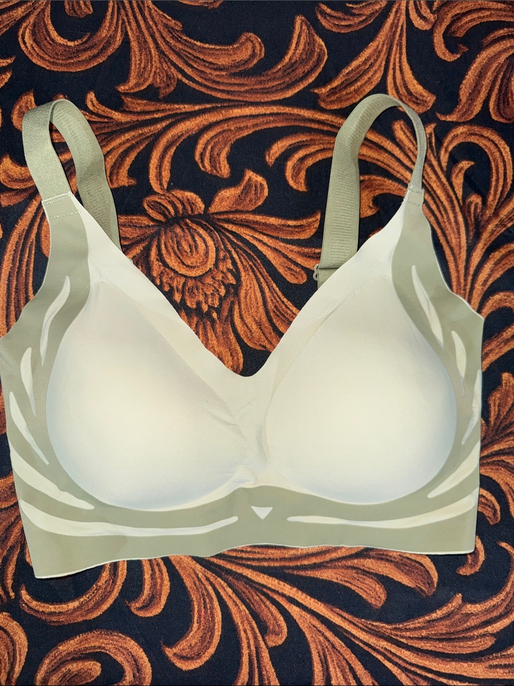 NWOT Women’s Medium Seamless Olive Green Wireless Bra
